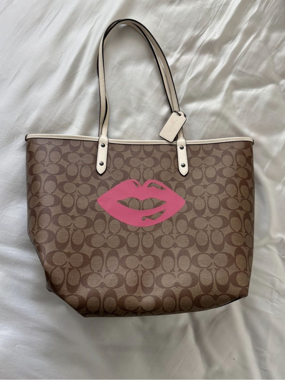 Coach City Tote In Signature Canvas With Kiss